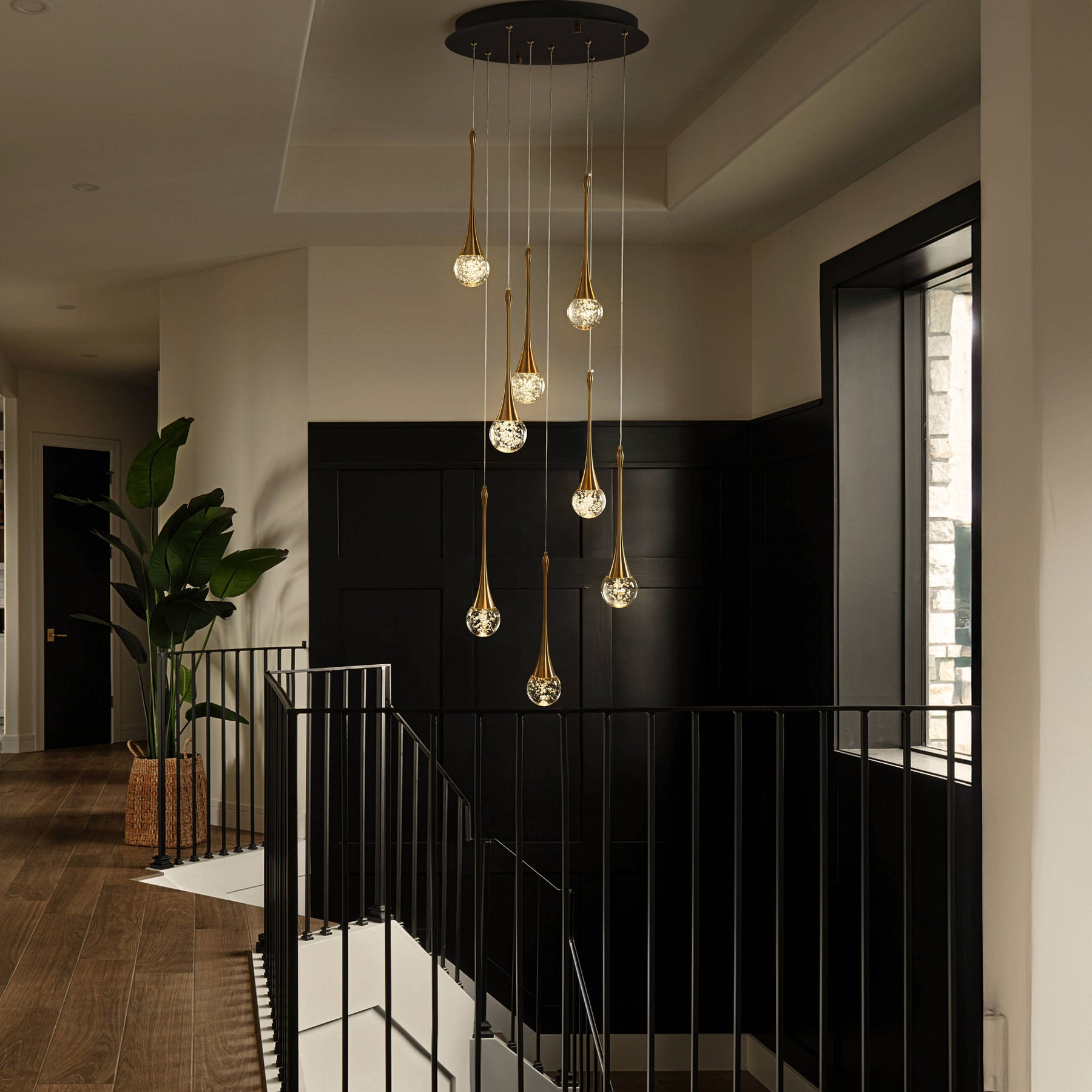 18'' 8-Light Modern Seeded Glass Cluster Integrated LED Teardrop Staircase Chandelier Minimalist Entryway LED Pendant Light
