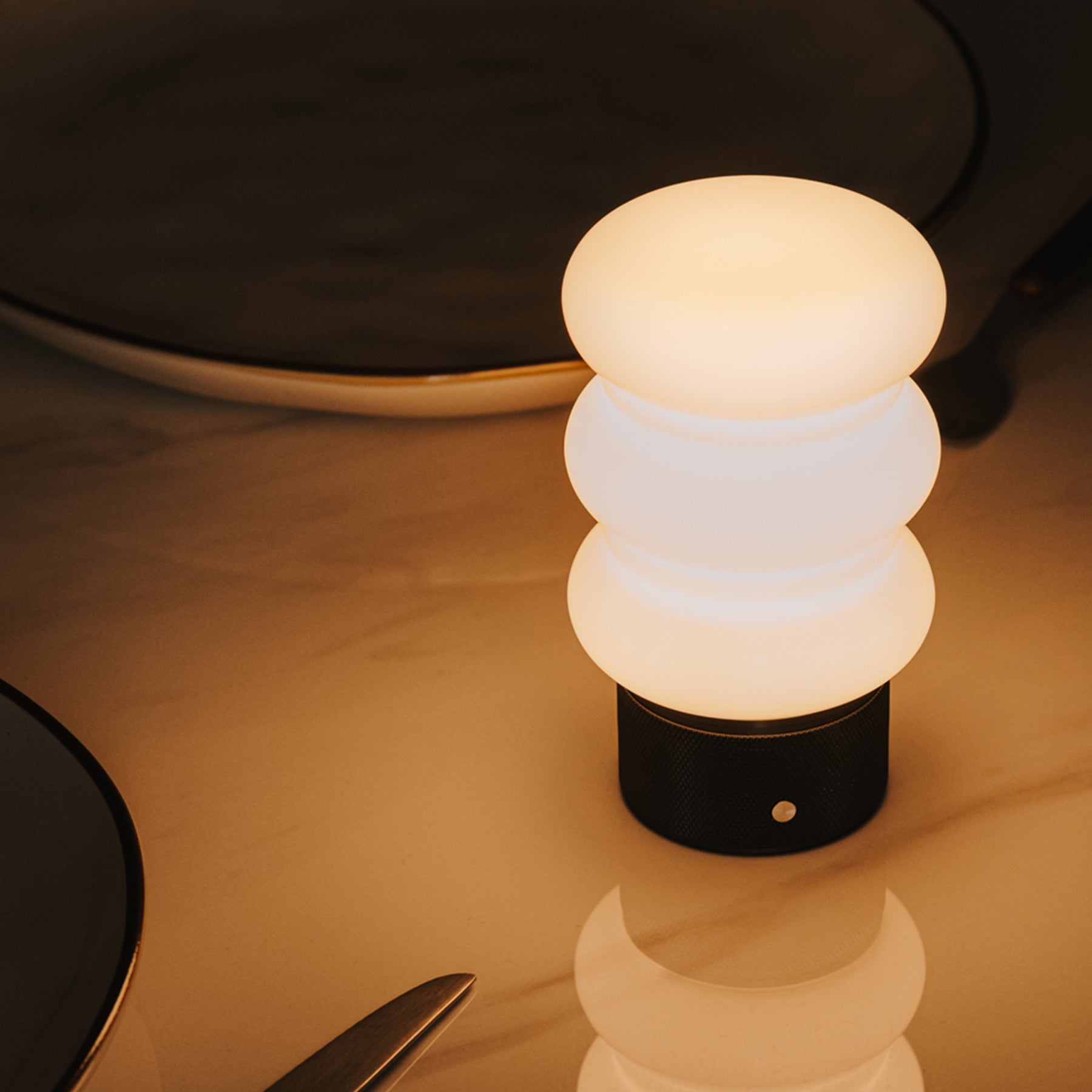 Opal Glass Cordless Rechargeable Table Lamp 3-Level Dimmable Flicker-Free LED Bedside Nightstand Lamp with Long-Lasting Battery for Bedroom